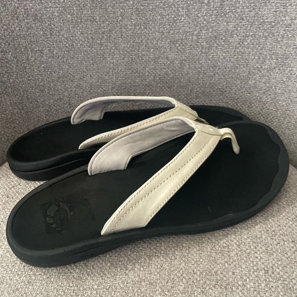OLUKAI- WOMENS OHANA SANDALS size 9 - Picture 2 of 5